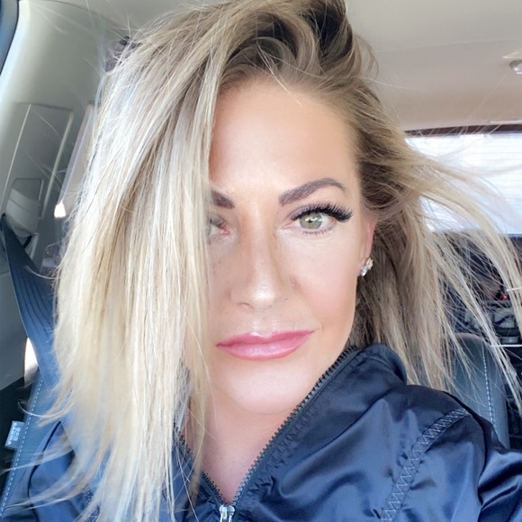 Meet your Posher, Rae - Picture 1 of 1